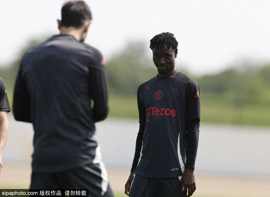 要价1亿欧！记者：曼联正全力争取埃基蒂克利物的简单介绍