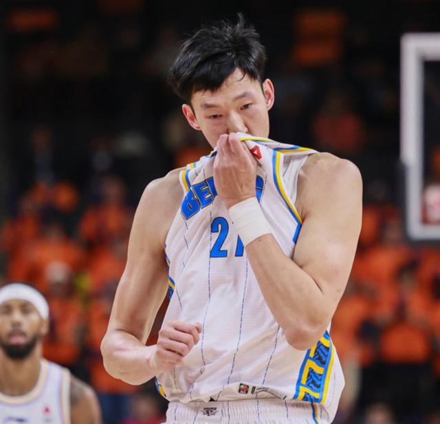 周琦31分曾凡博28+10首钢大胜福建广东胜广州
