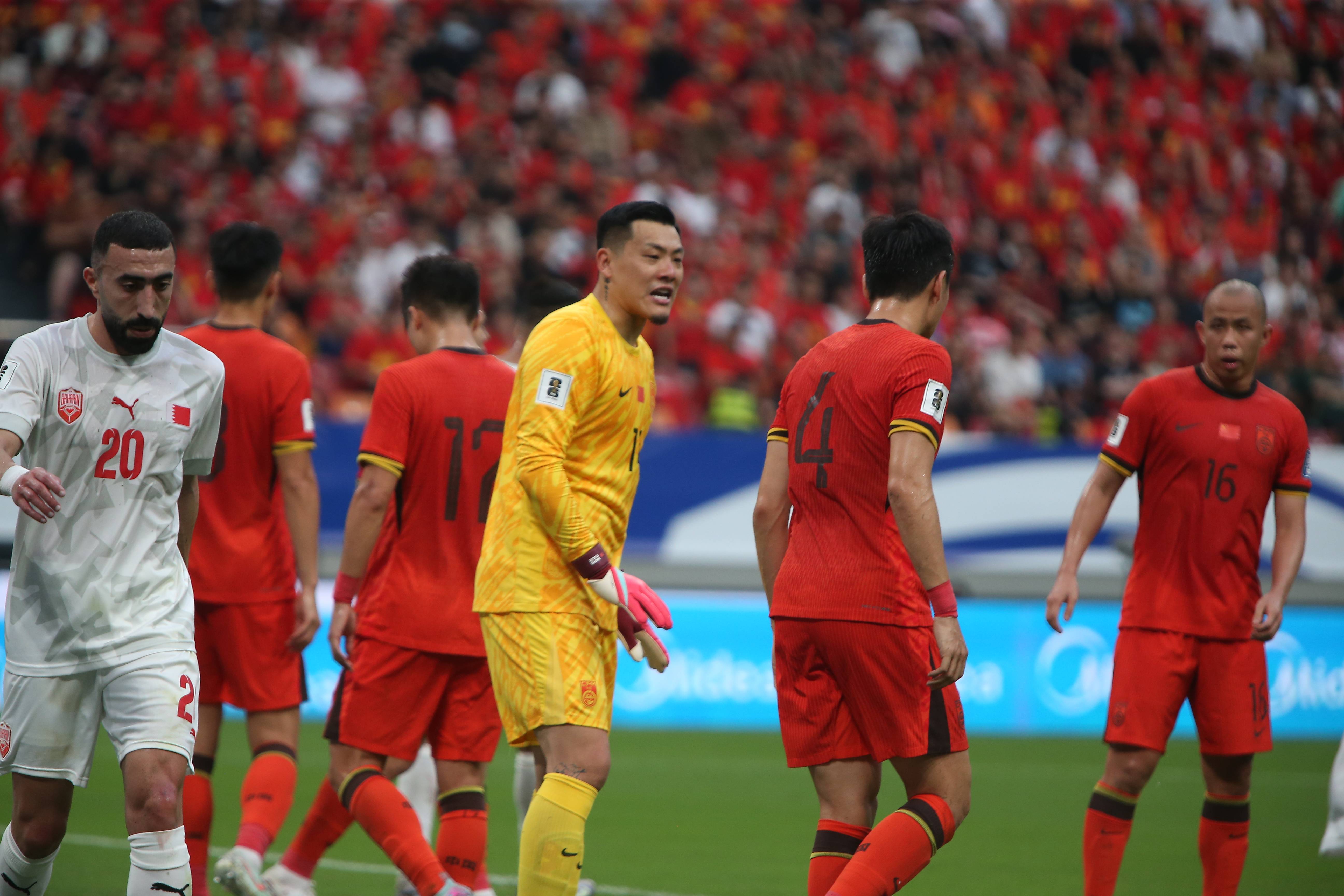 国足东亚杯首战出炉！重回双后腰战术，首发11人浮现的简单介绍